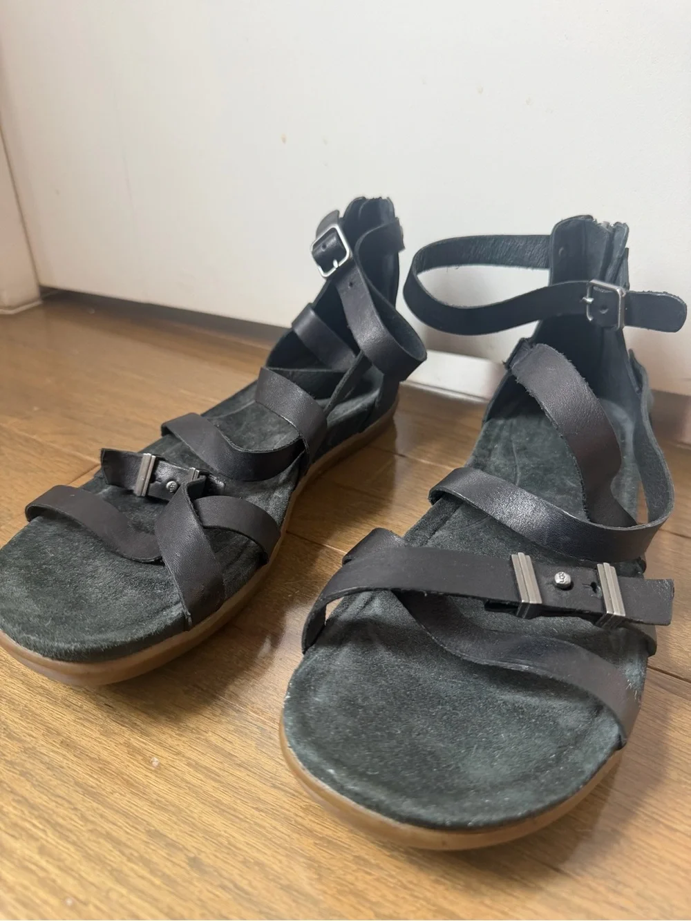 UGG Black Leather Strappy Gladiator Sandals EU 39.5 US 8.5 Unworn